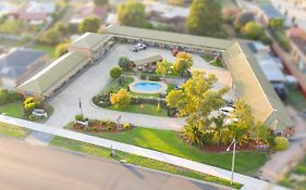 Statesman Motor Inn
